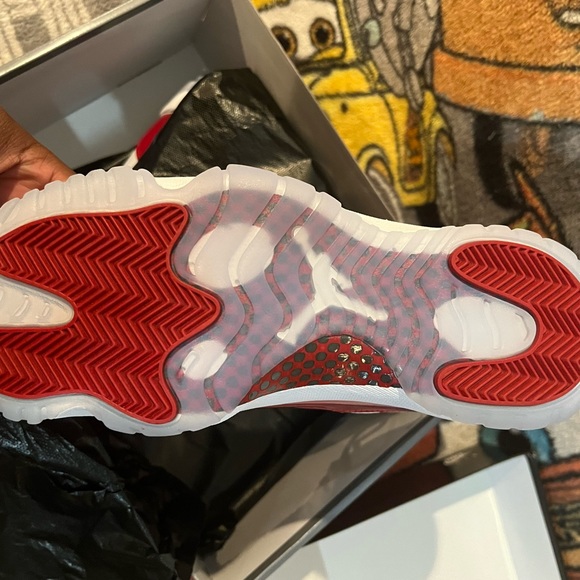 Nike Air Jordans 11’s Cherries - Picture 2 of 6